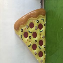 China Supply hot sale inflatable floating toy with big Pizza style water floating